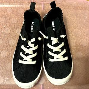 Torrid tennies 7WW slip on canvas shoes. Black.
